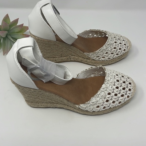 Journee Collection Sierra Espadrille Sandal - Picture 7 of 10